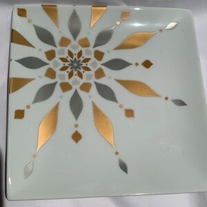 2012 Crate and Barrel Snowflake Design Silver Gold Square Plates Set of 8